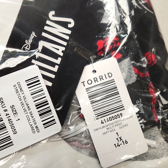 ❤️NWT VINTAGE TORRID DISNEY VILLAINS POCKETS SKATER DRESS - STRETCH VELVET - Picture 9 of 16
